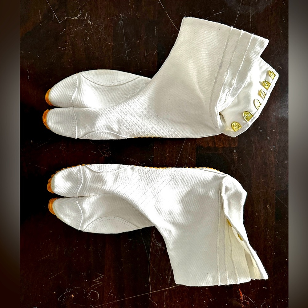 Japanese Tabi Shoes White with Clips